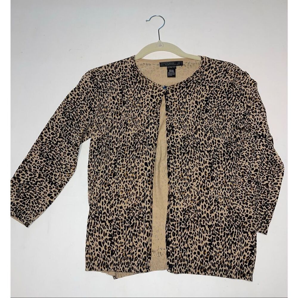Silx by August Silk STRETCH Animal Print Button Front Sweater EUC Sz Medium‎